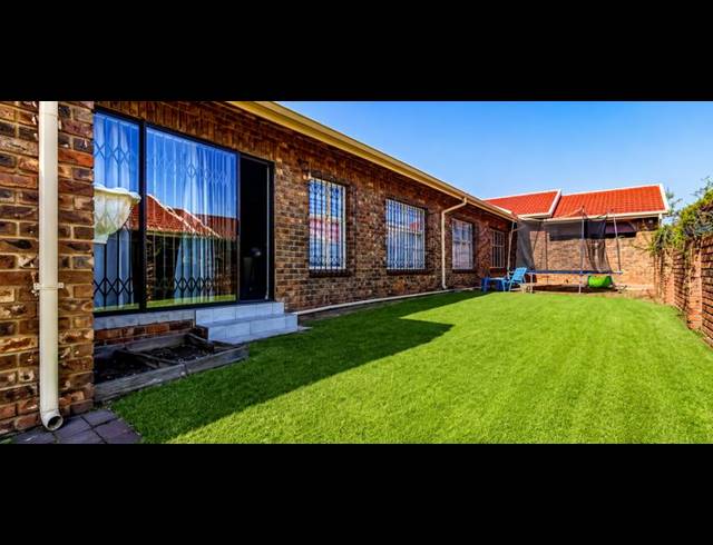 3 BEDROOM TOWNHOUSE FOR SALE IN BIRCHLEIGH